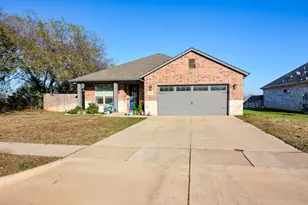 601 Mathew St, Grandview, TX 76050 - Photo 2