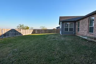 601 Mathew St, Grandview, TX 76050 - Photo 38