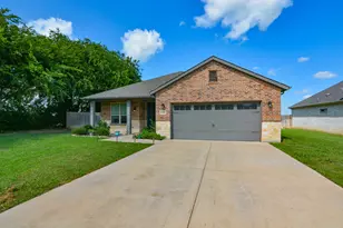 601 Mathew St, Grandview, TX 76050 - Photo 2
