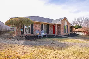 1610 St James Dr, Carrollton, TX 75007 - Photo 2