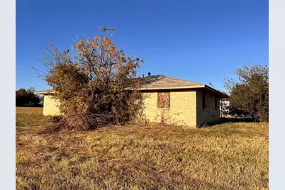 209 S Walton Street, Blooming Grove, TX 76626 - Photo 12