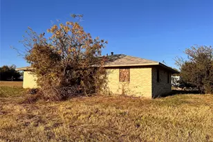 209 S Walton St, Blooming Grove, TX 76626 - Photo 12