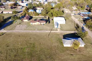 209 S Walton St, Blooming Grove, TX 76626 - Photo 18