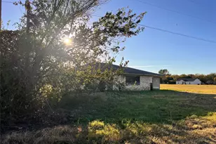 209 S Walton St, Blooming Grove, TX 76626 - Photo 14