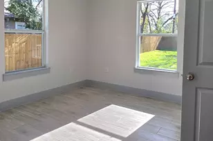 2518 W Clarendon Dr, Dallas, TX 75211 - Photo 10