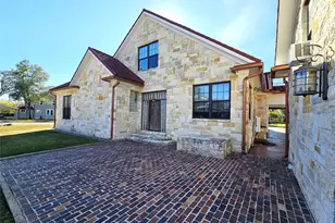 511 E Farrar St, Groesbeck, TX 76642 - Photo 6