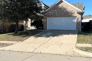 5017 Bedfordshire Dr, Fort Worth, TX 76135 - Photo 2