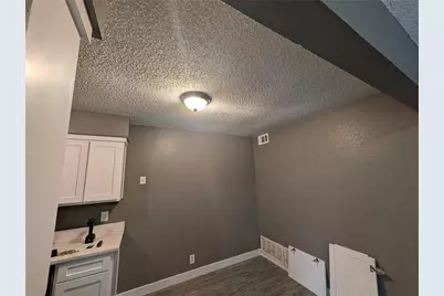 6711 Ridgecrest Court, Fort Worth, TX 76133 - Photo 10