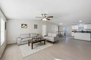 296 Oakley Cir, Weatherford, TX 76085 - Photo 4