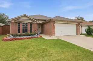 3023 Bosswood Ct, Grand Prairie, TX 75052 - Photo 2