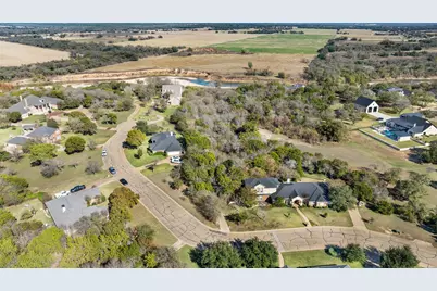 1240 Autumn Oaks Circle, China Spring, TX 76633 - Photo 10