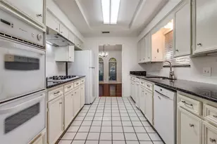 1910 Jamestown Ct, Arlington, TX 76013 - Photo 16