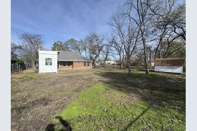806 E 10th Street, Bonham, TX 75418 - Photo 22