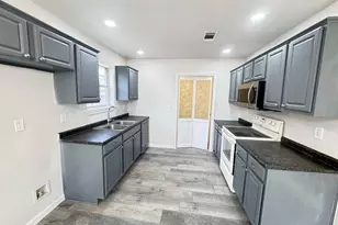 806 E 10th St, Bonham, TX 75418 - Photo 8