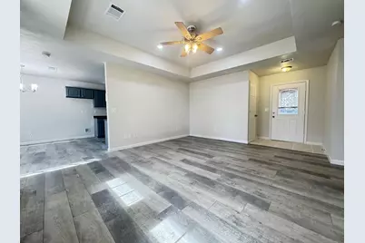 806 E 10th Street, Bonham, TX 75418 - Photo 16