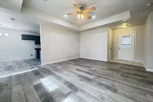 806 E 10th St, Bonham, TX 75418 - Photo 6