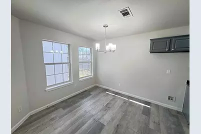 806 E 10th Street, Bonham, TX 75418 - Photo 12