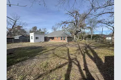 806 E 10th Street, Bonham, TX 75418 - Photo 24
