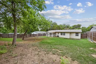 2620 Fieldale Dr, Farmers Branch, TX 75234 - Photo 10