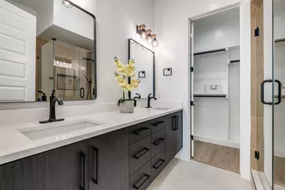723 W 10th Street #105, Dallas, TX 75208 - Photo 10