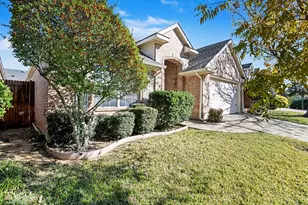 1917 Cavender Cir, Denton, TX 76205 - Photo 2
