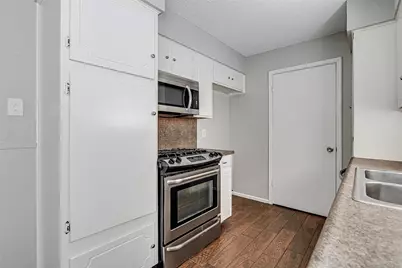 228 Lester Street, Burleson, TX 76028 - Photo 8