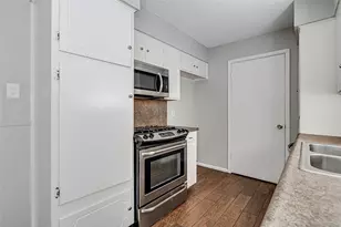 228 Lester St, Burleson, TX 76028 - Photo 8