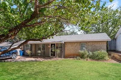 604 Stonewall Drive, Euless, TX 76039 - Photo 2