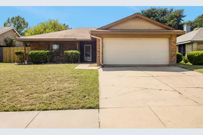 400 Kalmia Drive, Arlington, TX 76018 - Photo 2