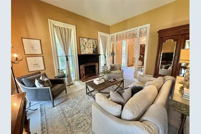 319 S Denton Street, Gainesville, TX 76240 - Photo 4