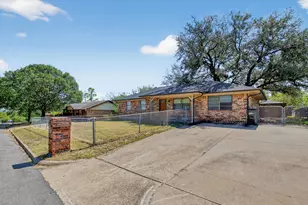 604 Fegan St, Weatherford, TX 76086 - Photo 2