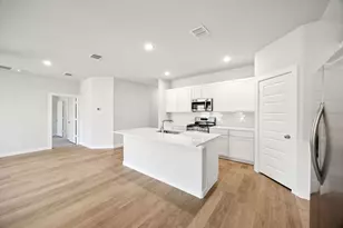 305 Lockhart St, Greenville, TX 75402 - Photo 6