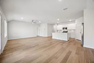 305 Lockhart St, Greenville, TX 75402 - Photo 12