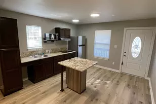 110 Crockett St, Valley View, TX 76272 - Photo 4