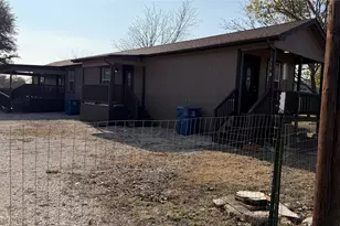 110 Crockett St, Valley View, TX 76272 - Photo 16