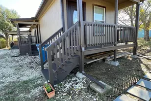 110 Crockett St, Valley View, TX 76272 - Photo 2