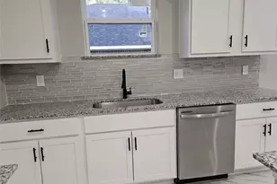 202 E 1st N St, Kaufman, TX 75142 - Photo 8