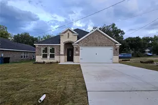 202 E 1st N St, Kaufman, TX 75142 - Photo 1