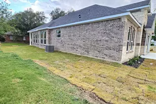 202 E 1st N St, Kaufman, TX 75142 - Photo 32