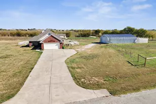 319 Hawk Ridge Rd, Decatur, TX 76234 - Photo 4