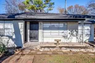 1501 E Henderson St, Cleburne, TX 76031 - Photo 8