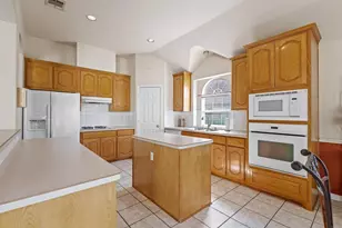 632 Delores Dr, Grand Prairie, TX 75052 - Photo 12