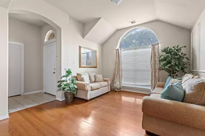 632 Delores Drive, Grand Prairie, TX 75052 - Photo 4