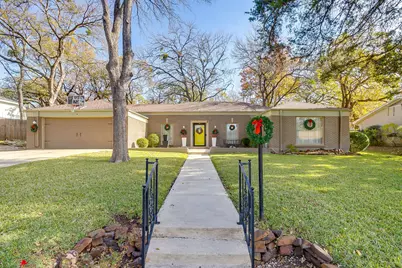 1705 Watson Street, Fort Worth, TX 76103 - Photo 2