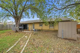 1702 Emerald St, Grand Prairie, TX 75051 - Photo 20