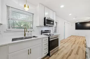 1702 Emerald St, Grand Prairie, TX 75051 - Photo 10