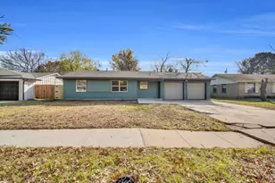 610 Colgate Dr, Lancaster, TX 75134 - Photo 2