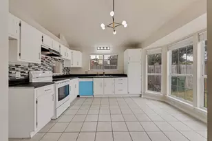 2327 Cromwell Dr, Arlington, TX 76018 - Photo 14