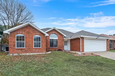 2327 Cromwell Drive, Arlington, TX 76018 - Photo 2