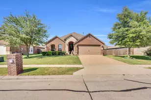 105 Manor Ln, Waxahachie, TX 75165 - Photo 6